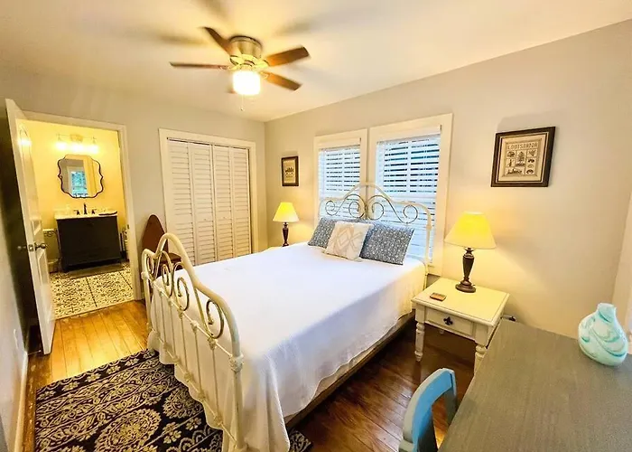 Unwind & Relax At Azalea On Bayou Lafayette