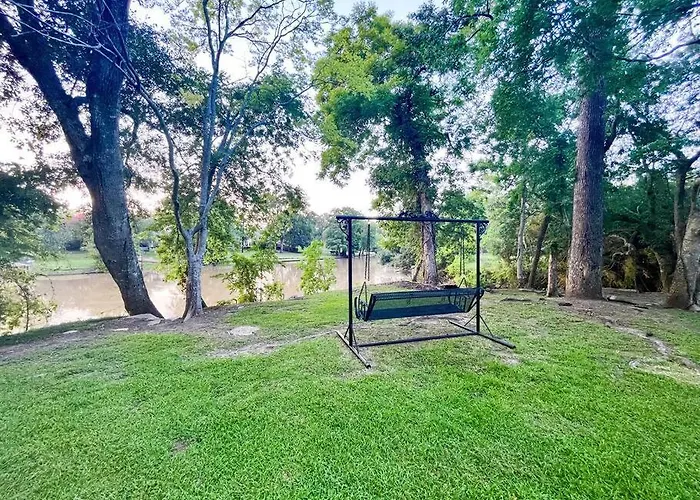 Unwind & Relax At Azalea On Bayou Lafayette