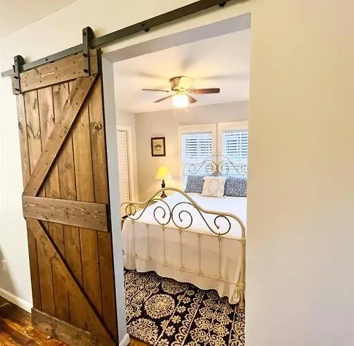 Unwind & Relax At Azalea On Bayou Lafayette
