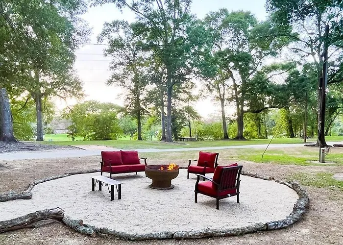 Unwind & Relax At Azalea On Bayou Lafayette